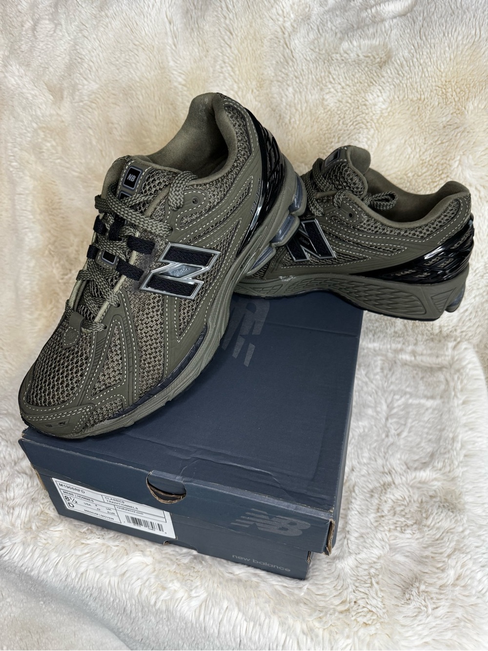 New in Box 🏃‍♂️ New Balance Men's Sneakers in Olive/Black
